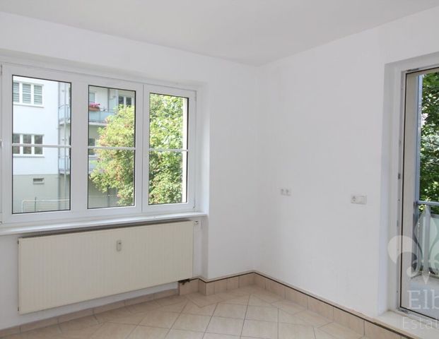 Ruhige 2 Raum-Single-Wohnung im Erdgeschoss mit Balkon und Wanne ab sofort bezugsbereit - Photo 1