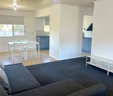 Renovated Fully Airconditioned Home, Fully Security Screened.. Part... - Photo 1