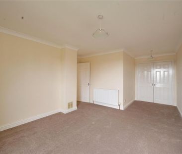 4 bedroom end of terrace house to rent - Photo 2