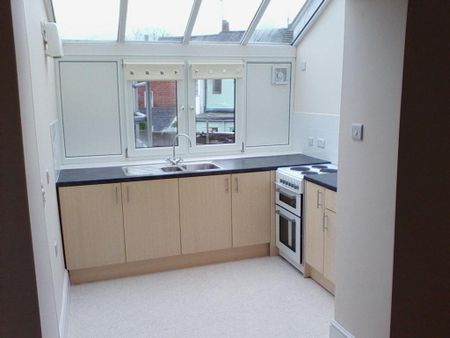 1 bedroom ground floor flat to rent - Photo 2