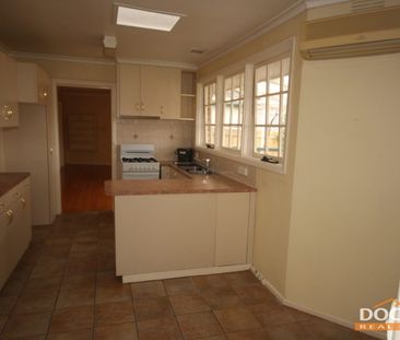 Light and bright family home - Photo 6