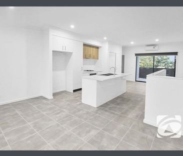 TOWNHOUSE IN HEART OF PAKENHAM - Photo 6