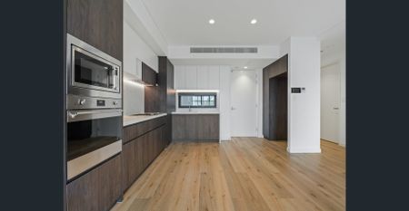 Stunning Designer Home in Fantastic, Convenient Location - Photo 2