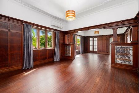 Character Family Home in Greenslopes with Stunning Vintage Features and City View. - Photo 2