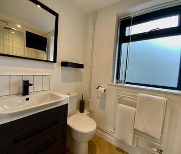 Courtney Road, Kingswood - Photo 1