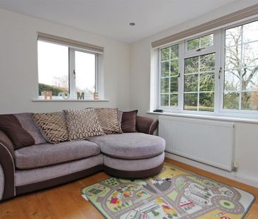 4 bedroom semi-detached house to rent - Photo 2