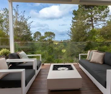 Exquisite 4-Bedroom Manor with Stunning Bush Views in Lucas Heights - Photo 4