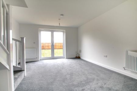 2 bedroom semi-detached house to rent - Photo 2