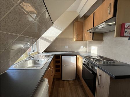 An unfurnished studio apartment on Cowley Road, suitable for a single occupier only. - Photo 3