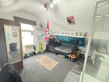 Flat 3, 68 Victoria Road, Leeds, LS6 1DL - Photo 2