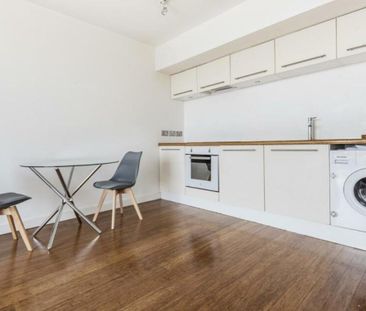 1 Bed Flat, Greenhouse, LS11 - Photo 2
