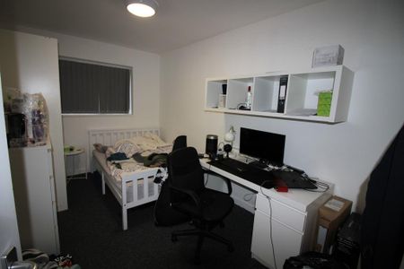 6 bedroom terraced house to rent - Photo 3