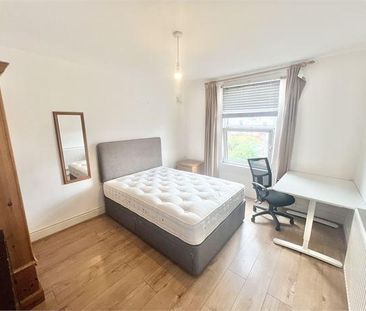 4 bedroom terraced house to rent - Photo 6