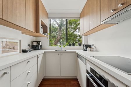 Spacious Apartment Enjoying Resort Amenities and Unrivalled Convenience - Photo 5