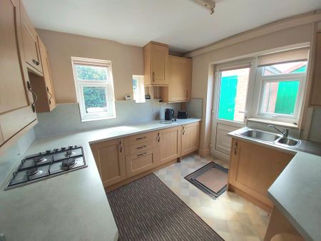 2 bedroom flat to rent - Photo 4