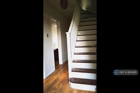 3 bedroom terraced house to rent - Photo 5