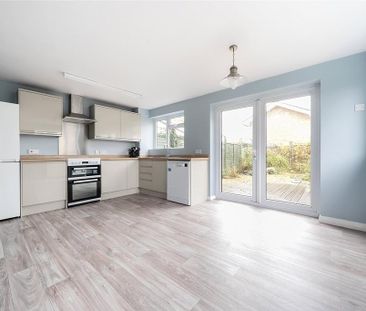 3 bedroom semi-detached house to rent - Photo 6