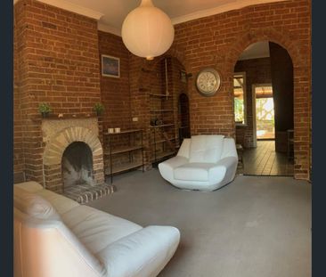 Large Partly Furnished Terrasse House close to shops and public tra... - Photo 1