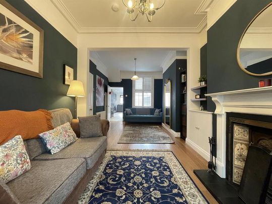 12 Adelaide Avenue, Lisburn Road, Belfast, BT9 7FY - Photo 1