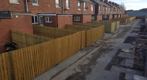 2 bed Terraced - To Let - Photo 1