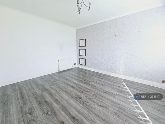 5 bedroom semi-detached house to rent - Photo 1