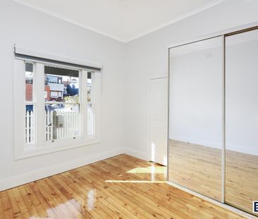 Peaceful haven in the bustling heart of Yarraville village - Photo 2