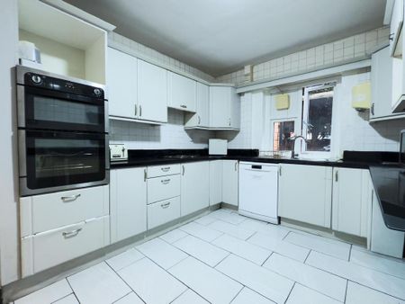 1 bedroom in a house share to rent - Photo 5