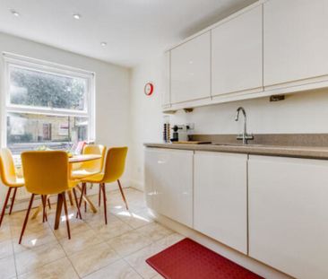 2 Bedroom Mid Terraced House, Holm Oak Close, Putney - Photo 6
