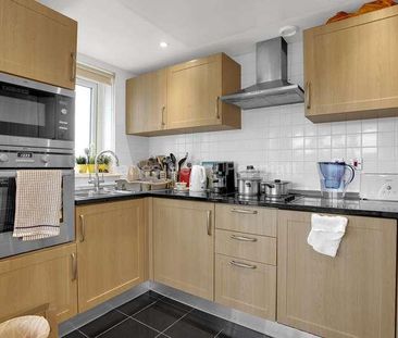 Mizzen Mast House, London, SE18 - Photo 4