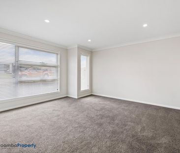 Sophisticated and spacious. Beautifully presented contemporary fami... - Photo 3