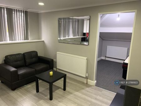 1 bedroom flat to rent - Photo 2