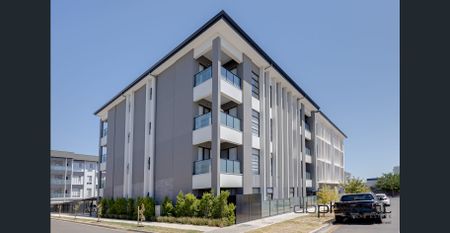 CONTEMPORARY TWO BEDROOM APARTMENT - Photo 5