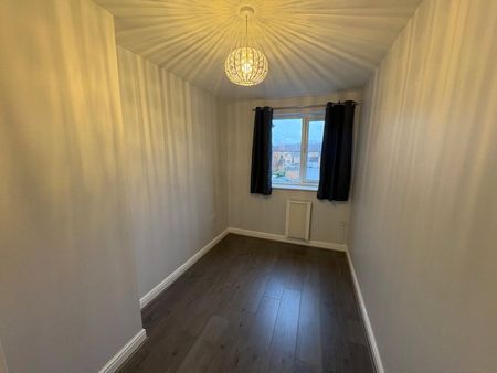 Aspen Grove, Aldershot, Hampshire, GU12 - Photo 2