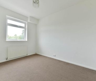 3 bedroom flat to rent - Photo 2
