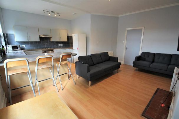 3 bedroom apartment to rent - Photo 1