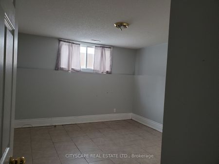 Property For Lease | S8040678 - Photo 4