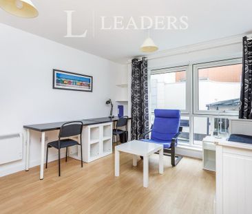 Studio to rent - Photo 1