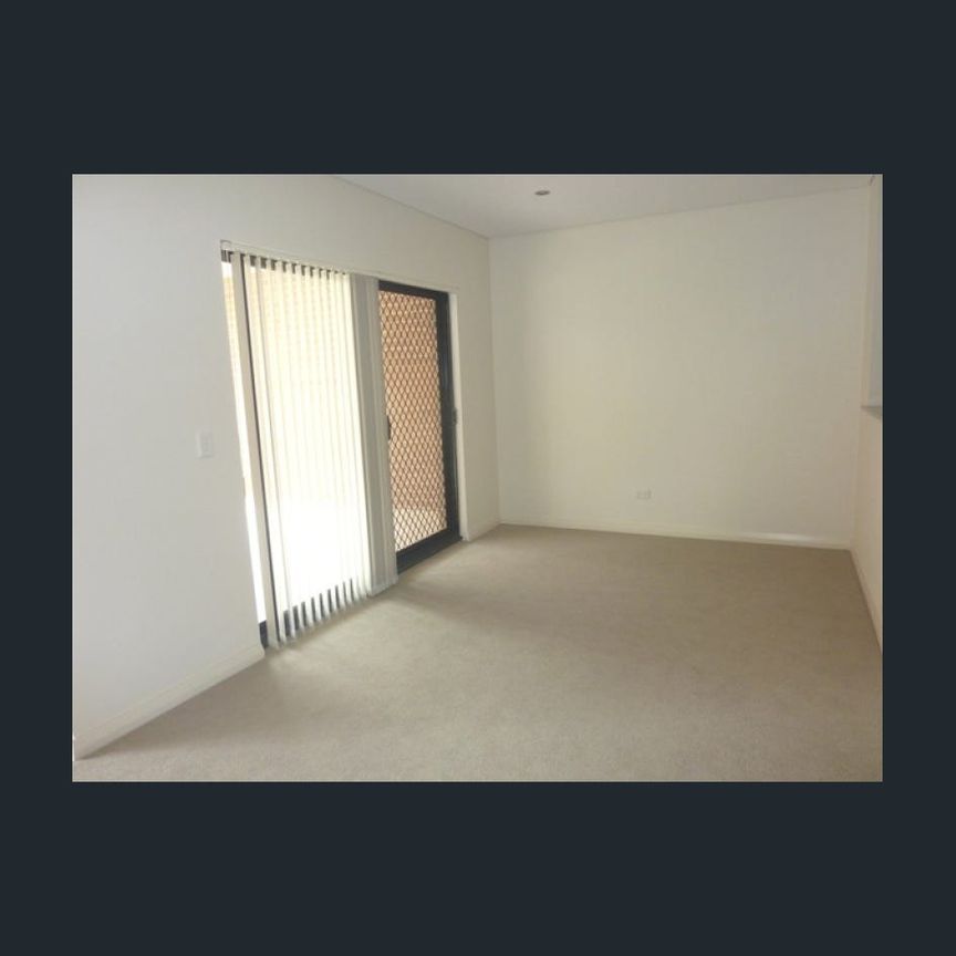 Centrally Located 2 Bedroom, 2 Bathroom Apartment- new photos will be uploaded soon - Photo 1