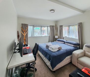 GLEN EDEN/KELSTON - 2 Bedroom Modernised home - Photo 3