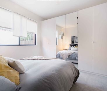 Stunning and stylish ultra chic apartment - Photo 2