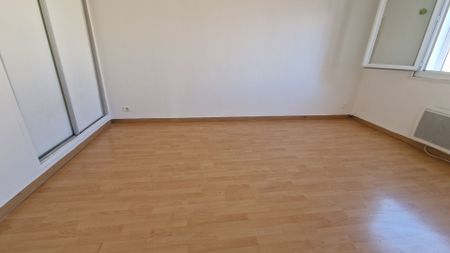 Marignane dans un petit ensemble appartement de type 2 de 41.40 m2 + terrasse véranda, - Photo 3