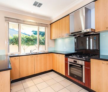 BENTLEIGH EAST LIVING WITH UNBEATABLE ACCESS - Photo 1