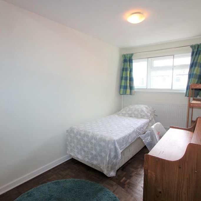 6 bedroom flat to rent - Photo 1