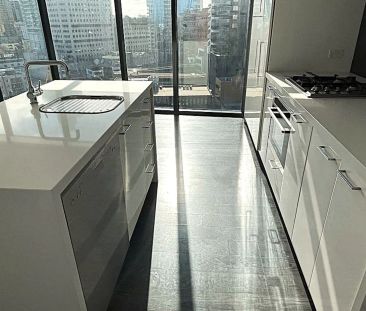 SILVERLEAF APARTMENT - TOP FLOOR LIVING WITH STUNNING CITY VIEWS! - Photo 3