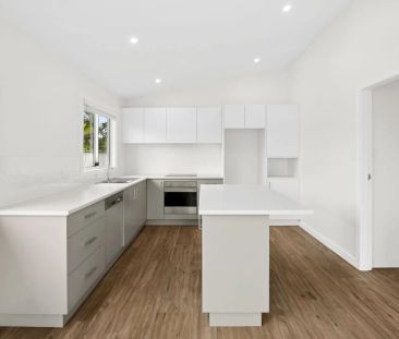 Stylish, Light-Filled Modern Living in the Heart of Elanora Heights... - Photo 3