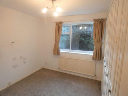 Flat to rent on - Photo 2