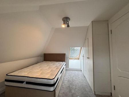 1 bedroom in a house share to rent - Photo 3