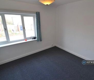 3 bedroom end of terrace house to rent - Photo 2