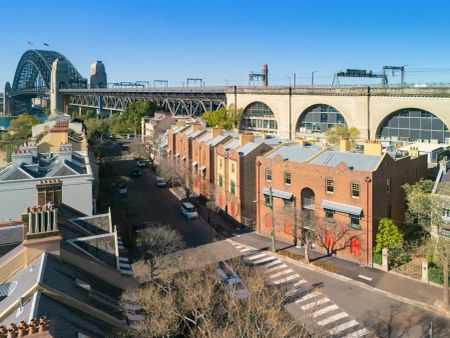 “Landmark apartment living steps from Walsh Bay and The Rocks | Unfurnished” - Photo 2