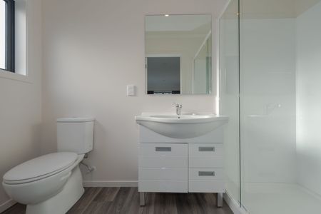 Furnished Central City Accommodation - Power Included - Photo 2